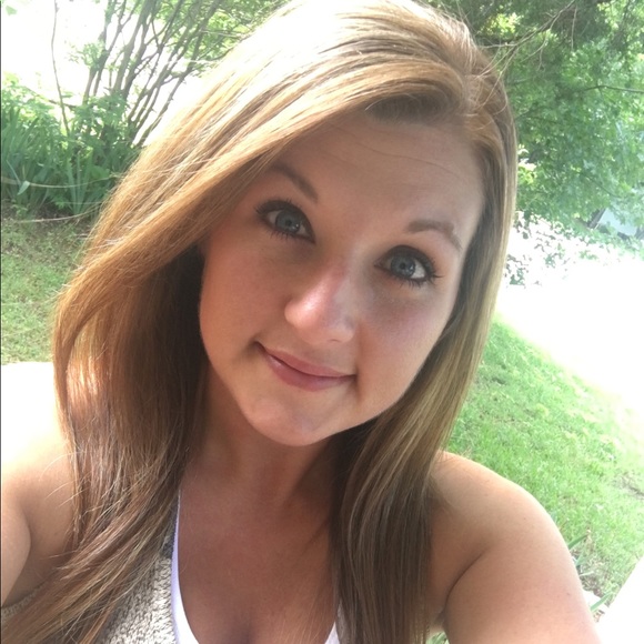 Meet your Posher, Christina - Picture 1 of 1